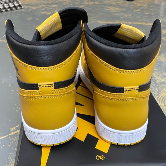 Nike Air Jordan 1 High OG Retro Pollen 555088-701 Yellow Lakers - Picture 6 of 10